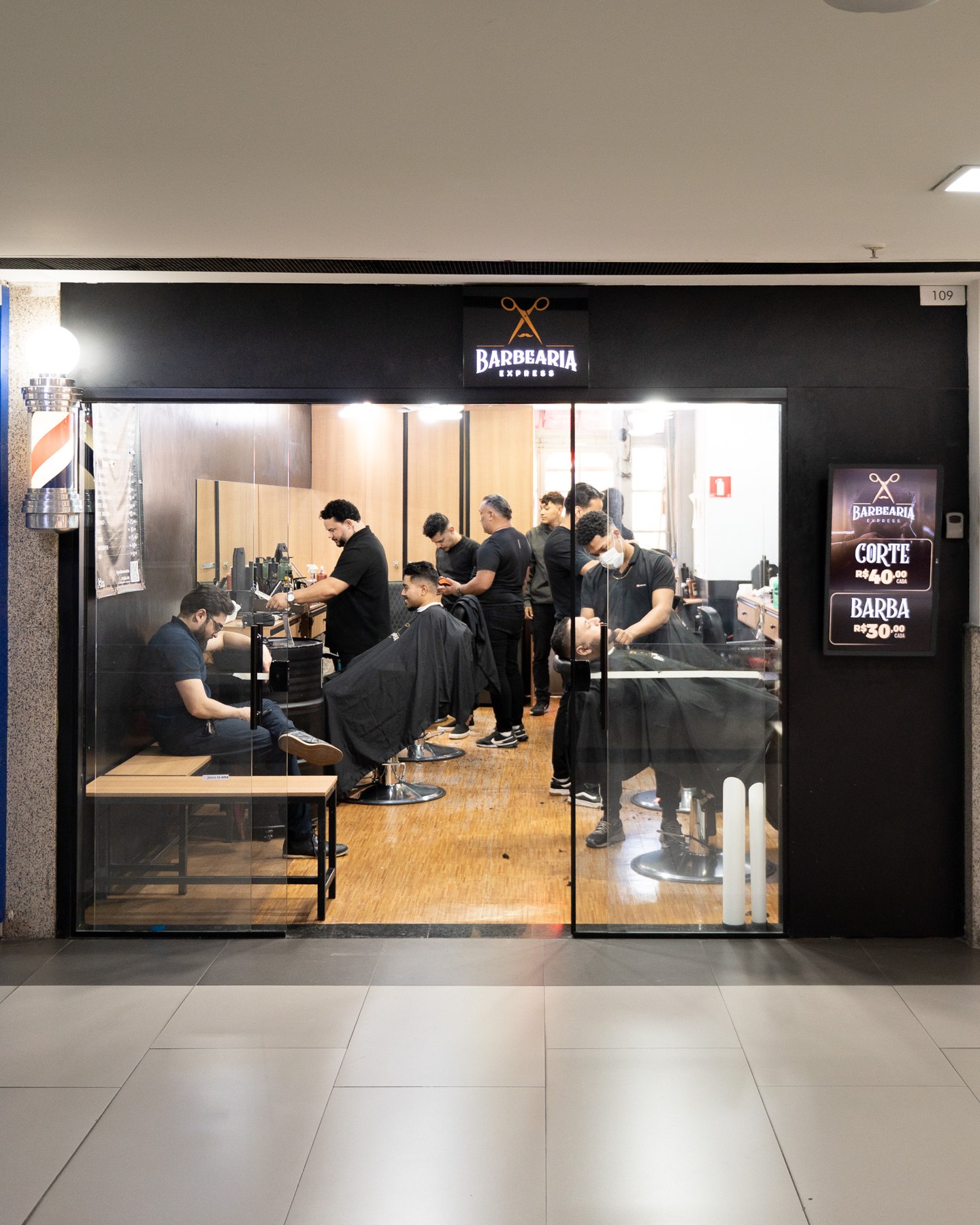 Fachada da A Barbearia Express — Shopping Light