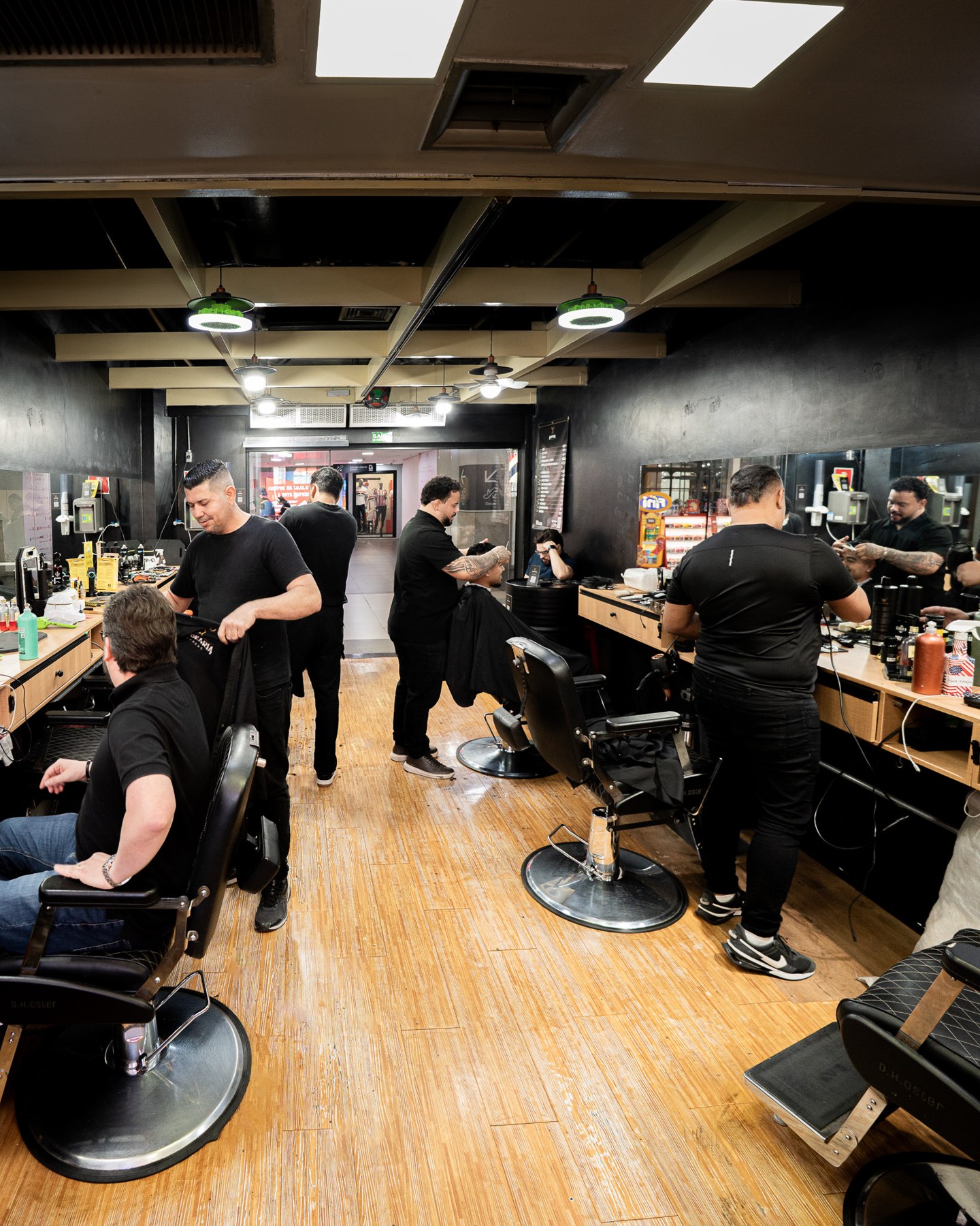 Ambiente da A Barbearia Express — Shopping Light