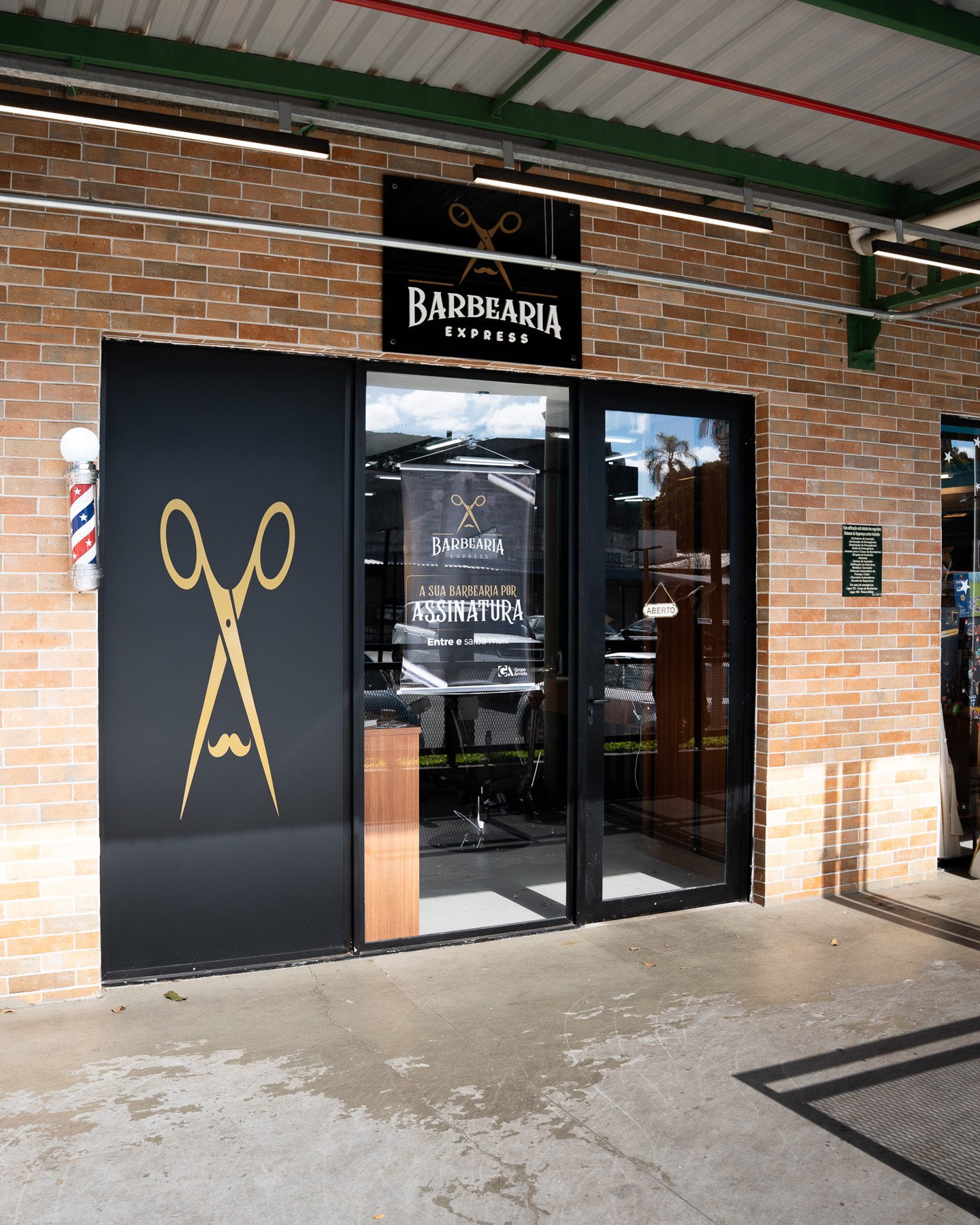 Fachada da A Barbearia Express — Santo Mercado